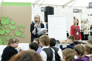 Перед Театром-Театром развернулась «Большая книжная ярмарка»