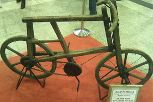 На выставке «Антикварный салон и мир увлечений» представят велосипед ХХ века